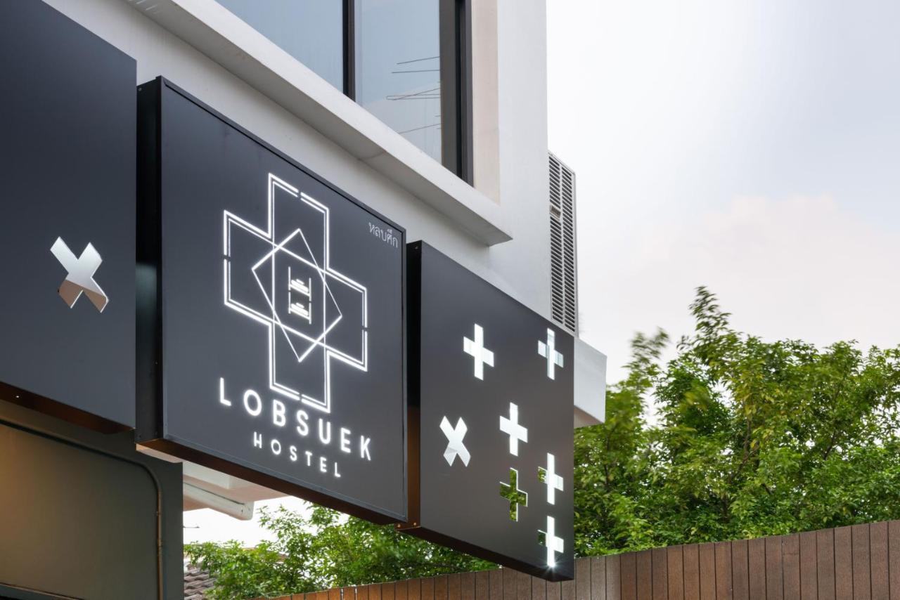 Lobsuek Hostel Bangkok Exterior foto