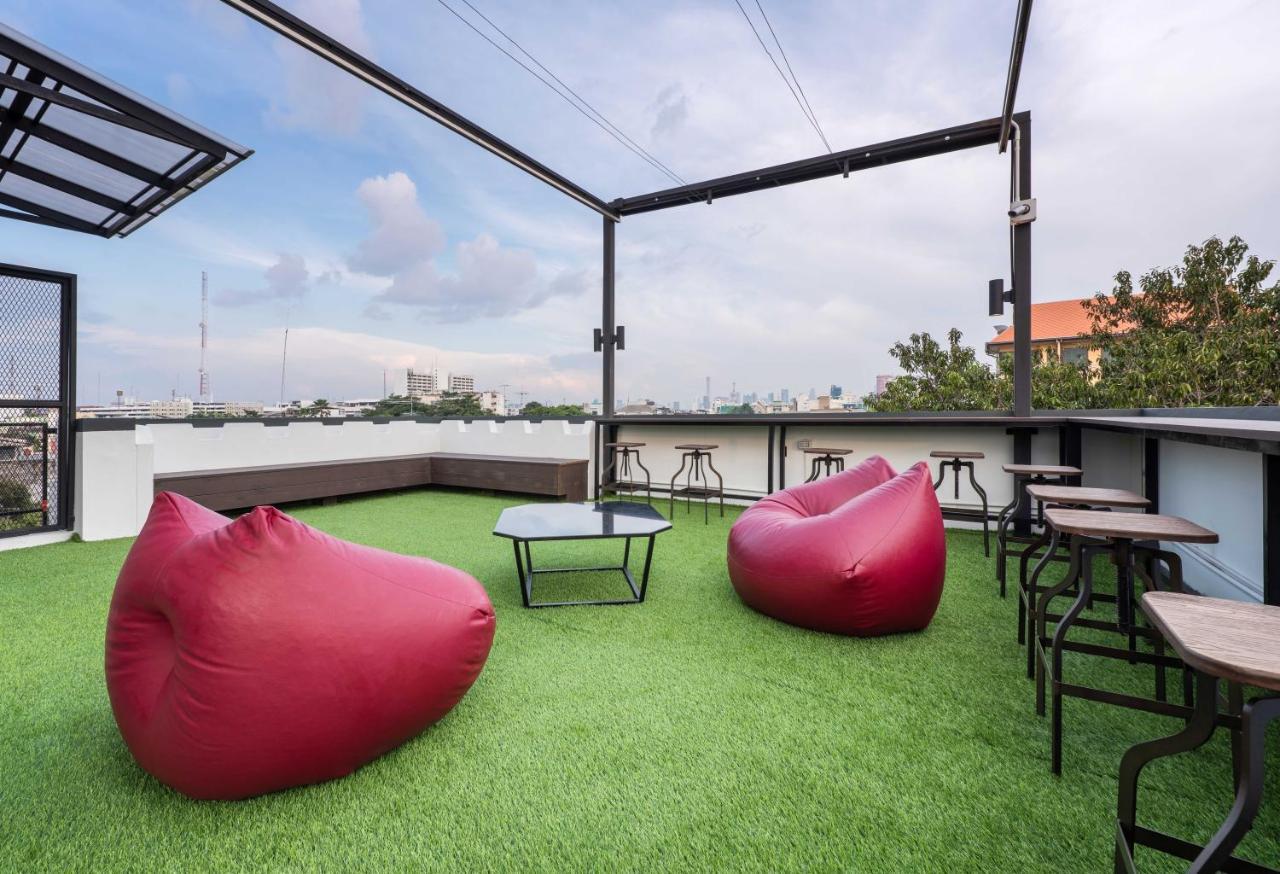 Lobsuek Hostel Bangkok Exterior foto